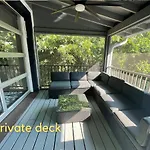 Normalbnb - 2 Blocks From Restaurants, Bars, Hospital