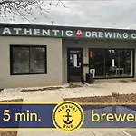 Normalbnb - 2 Blocks From Restaurants, Bars, Hospital