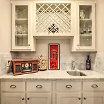 Family-Friendly Athens Escape About 2 Mi To Uga!