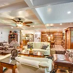 Whimsical Athens Home - 3 Mi To Sanford Stadium