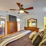 Whimsical Athens Home - 3 Mi To Sanford Stadium