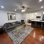 Modern Athens Home 4Bd, 3Bth