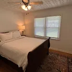 Modern Athens Home 4Bd, 3Bth