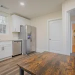 Classic City Apartment With Firepit