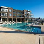 Elegant, Spacious 3Br 2B Apt Perfect For Long Stays