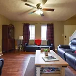 The Glory Glory Estate Main House Guest Suite