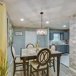 Athens Home With Deck - Near Sanford Stadium!