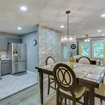 Athens Home With Deck - Near Sanford Stadium!