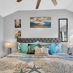 Private Modern King Guesthouse