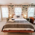 Cozy Cottage - Walk To Campus, Stadium, Downtown