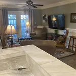 Classic City 3 Bedroom 2 Bath Condo With Deck Close To Uga, Five Points, And Memorial Park In Athens