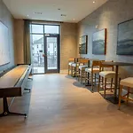 Upscale, New Apt, Pool, Long Stays
