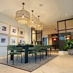 Upscale, New Apt, Pool, Long Stays
