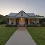 The Bulldog Farmhouse - 100Plus Year Old Home