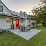 The Bulldog Farmhouse - 100Plus Year Old Home