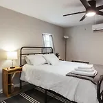 1Br 1Bath - Greenway Garage W Firepit
