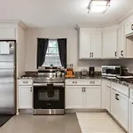1Br 1Bath - Greenway Garage W Firepit