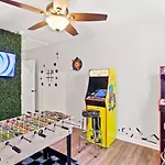 4 King Beds - Sleeps 24 - By Dt & Uga - Game Room