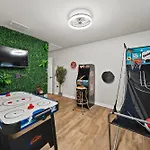 2 King Beds | Modern Retreat House + Game Room
