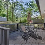 Athens Home With Deck Near Sanford Stadium