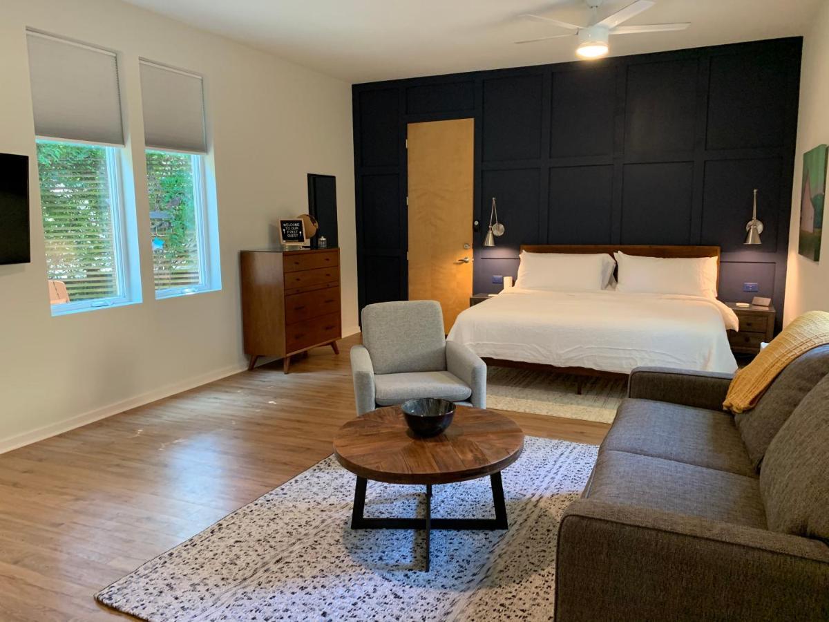 Normalbnb - 2 Blocks From Restaurants, Bars, Hospital