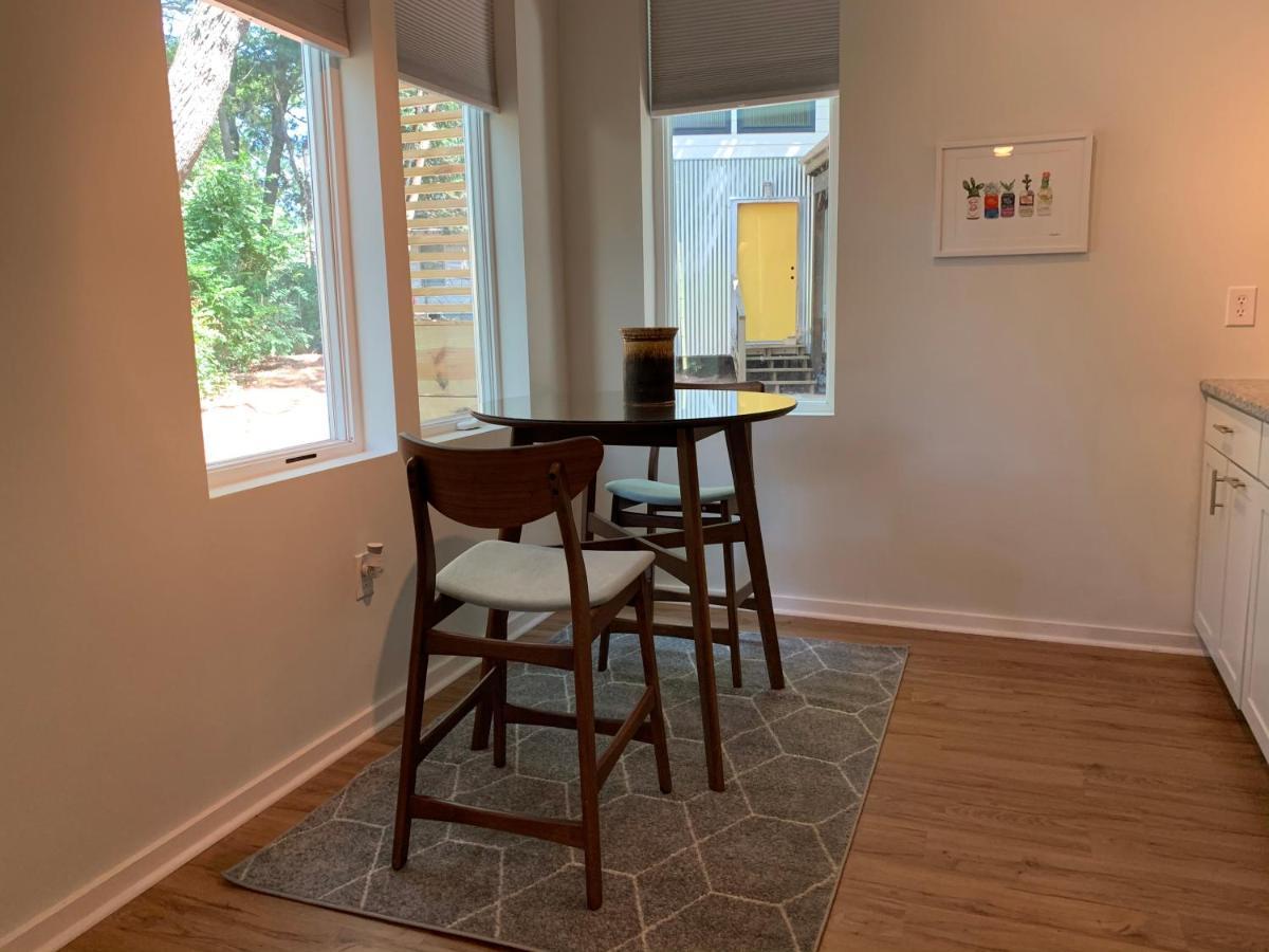 Normalbnb - 2 Blocks From Restaurants, Bars, Hospital
