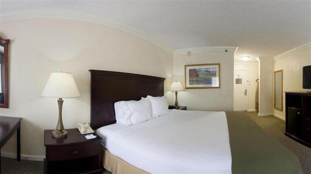 Hotel Express - Area By Ihg 3*
