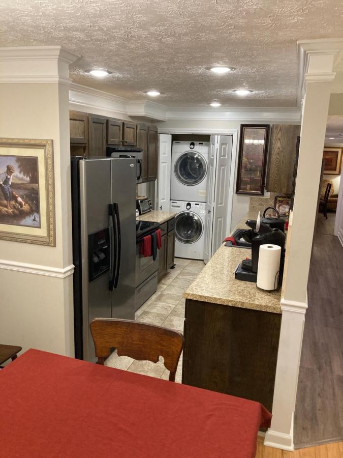 Apartment Spacious 3 Bedroom 2 Bath Close To Five-points In Athens