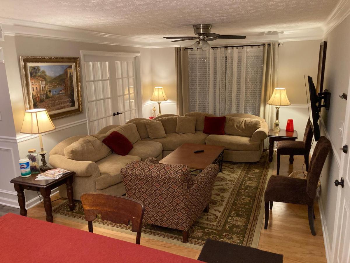 Spacious 3 Bedroom 2 Bath Close To Five-points In