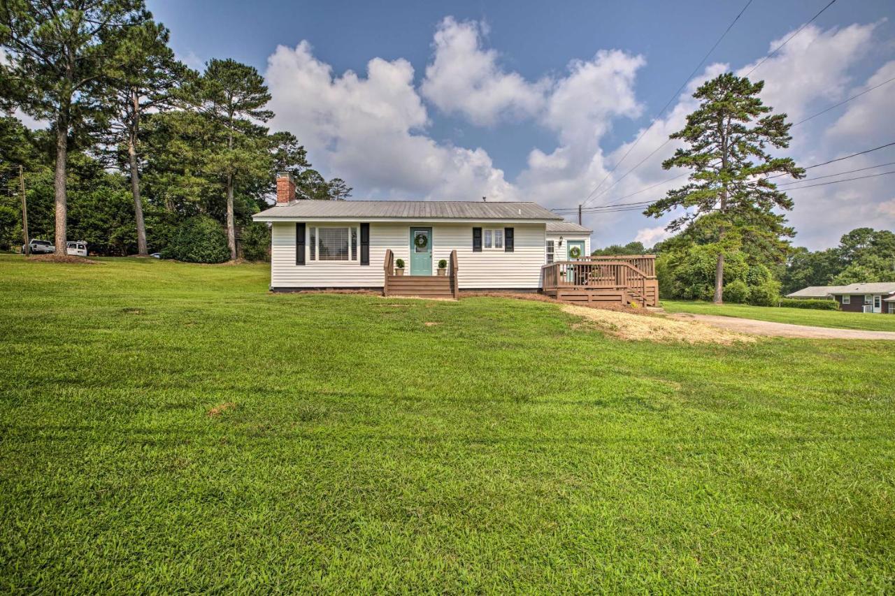 Idyllic Getaway With Deck About 4 Mi To Dtwn Holiday home