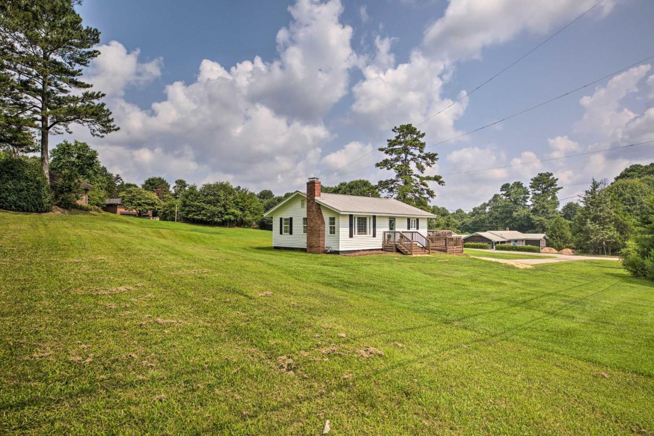 Idyllic Getaway With Deck About 4 Mi To Dtwn *