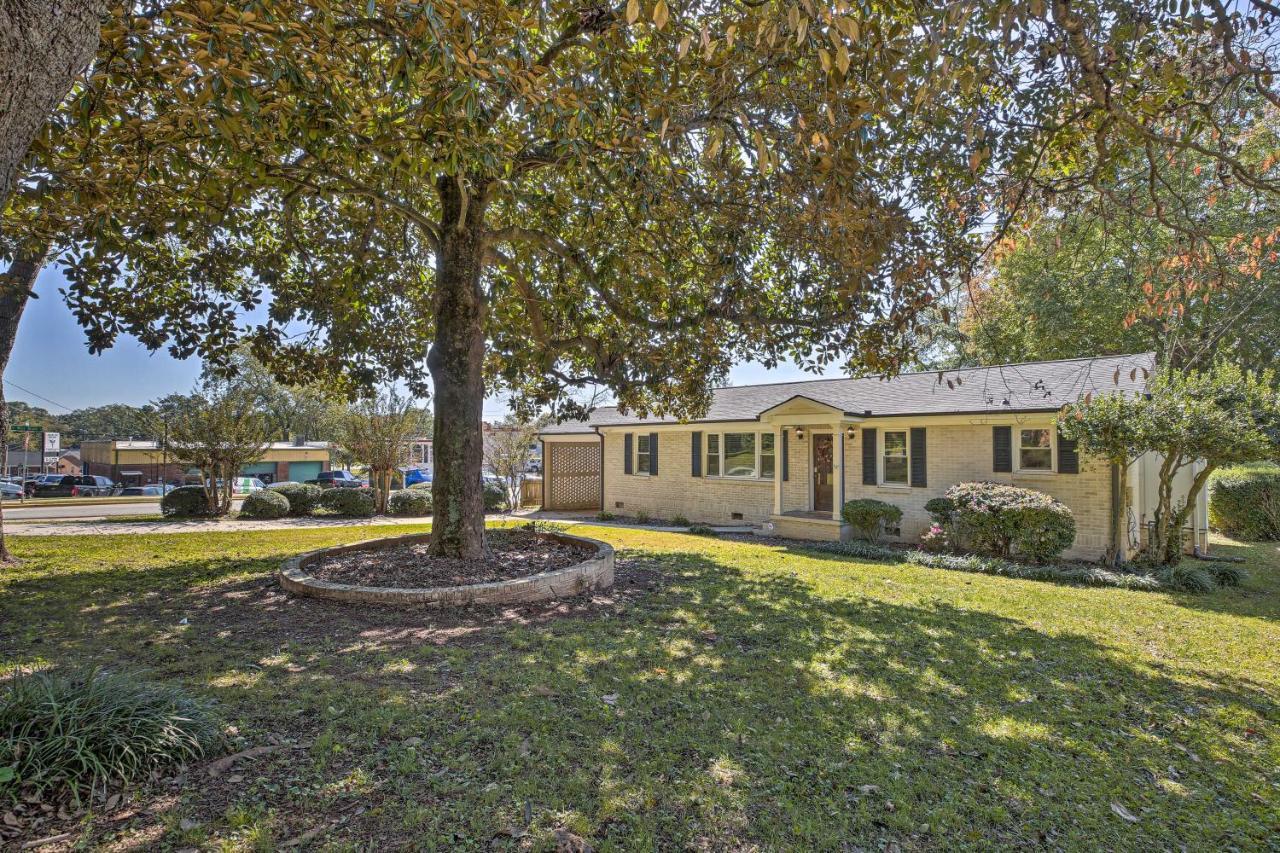 Contemporary Less Than 2 Miles To Uga! Holiday home