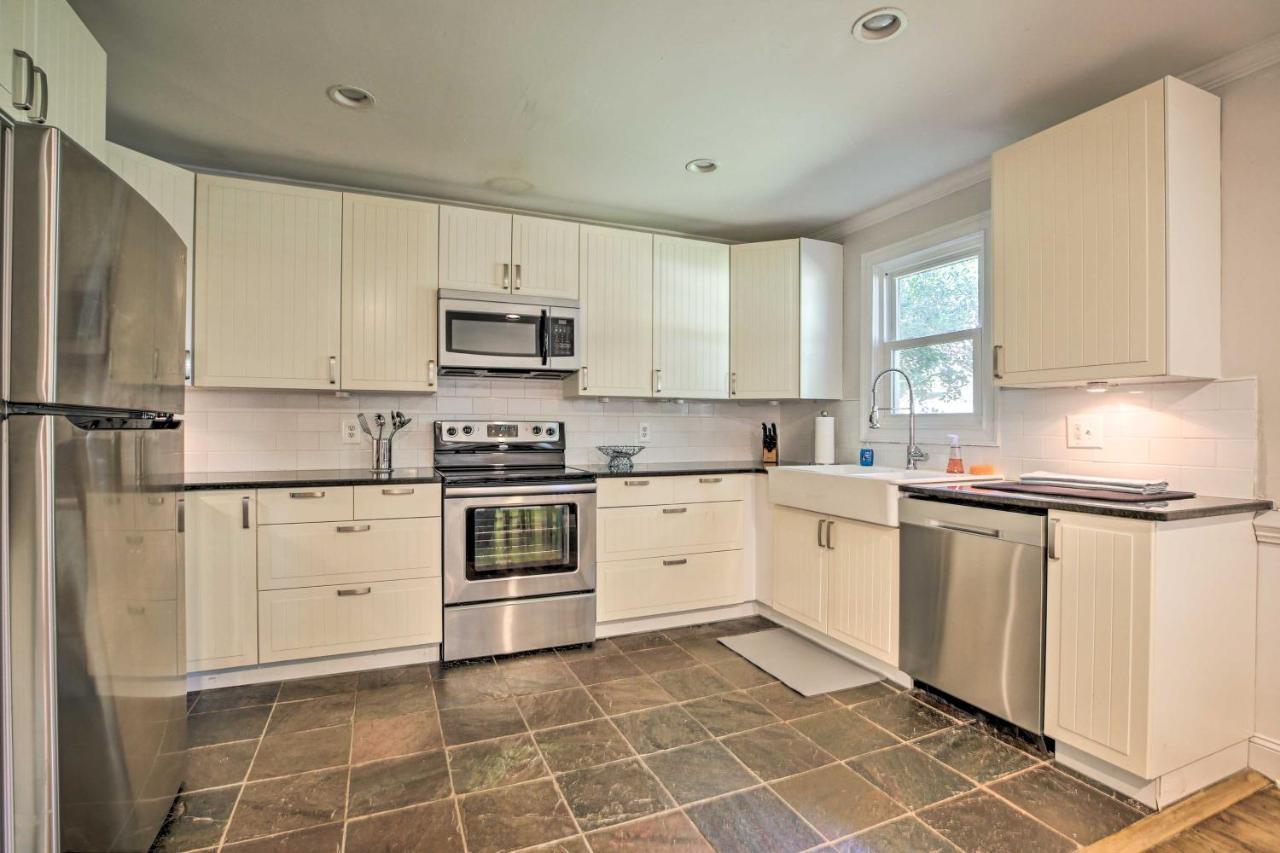 Contemporary Less Than 2 Miles To Uga! Holiday home