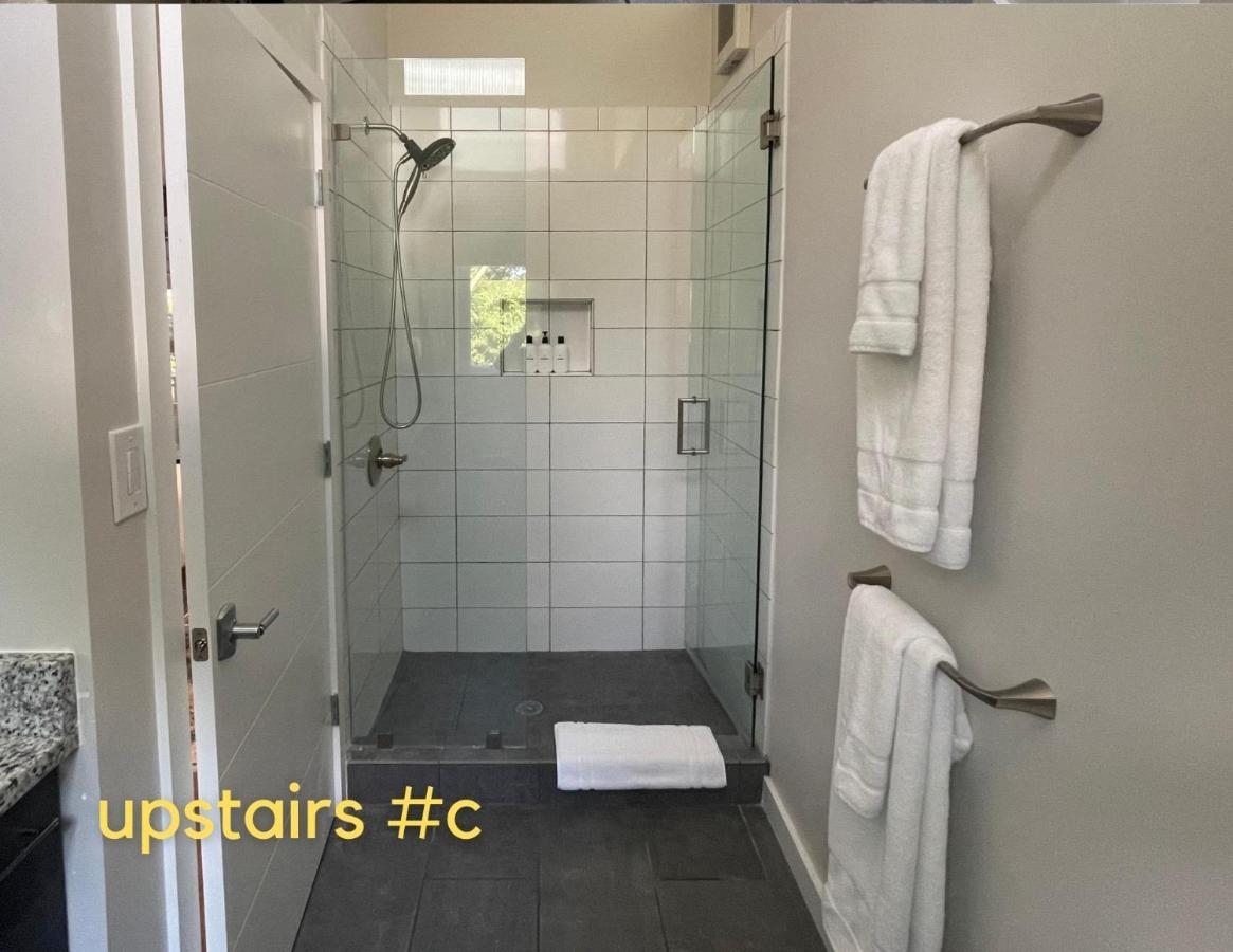 Normalbnb - 2 Blocks From Restaurants, Bars, Hospital *