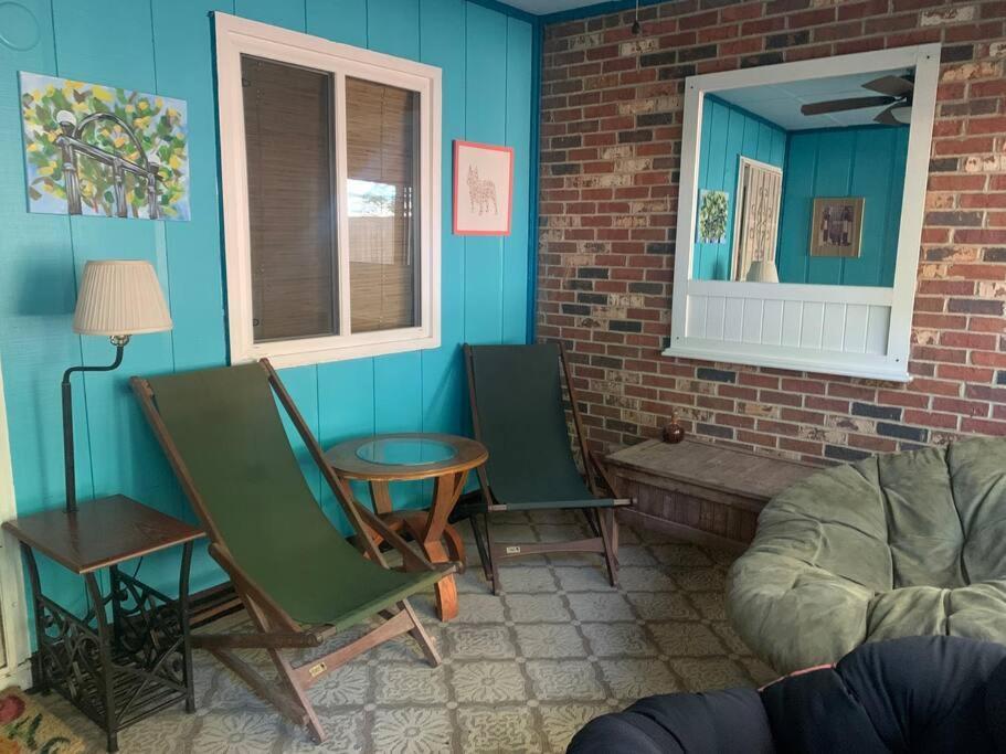Family Friendly Downtown - Private Yard & Grill - Location, Location, Location!