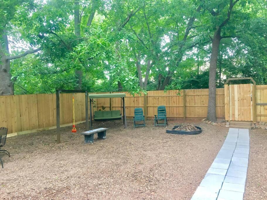 Family Friendly Downtown - Private Yard & Grill - Location, Location, Location! * Athens