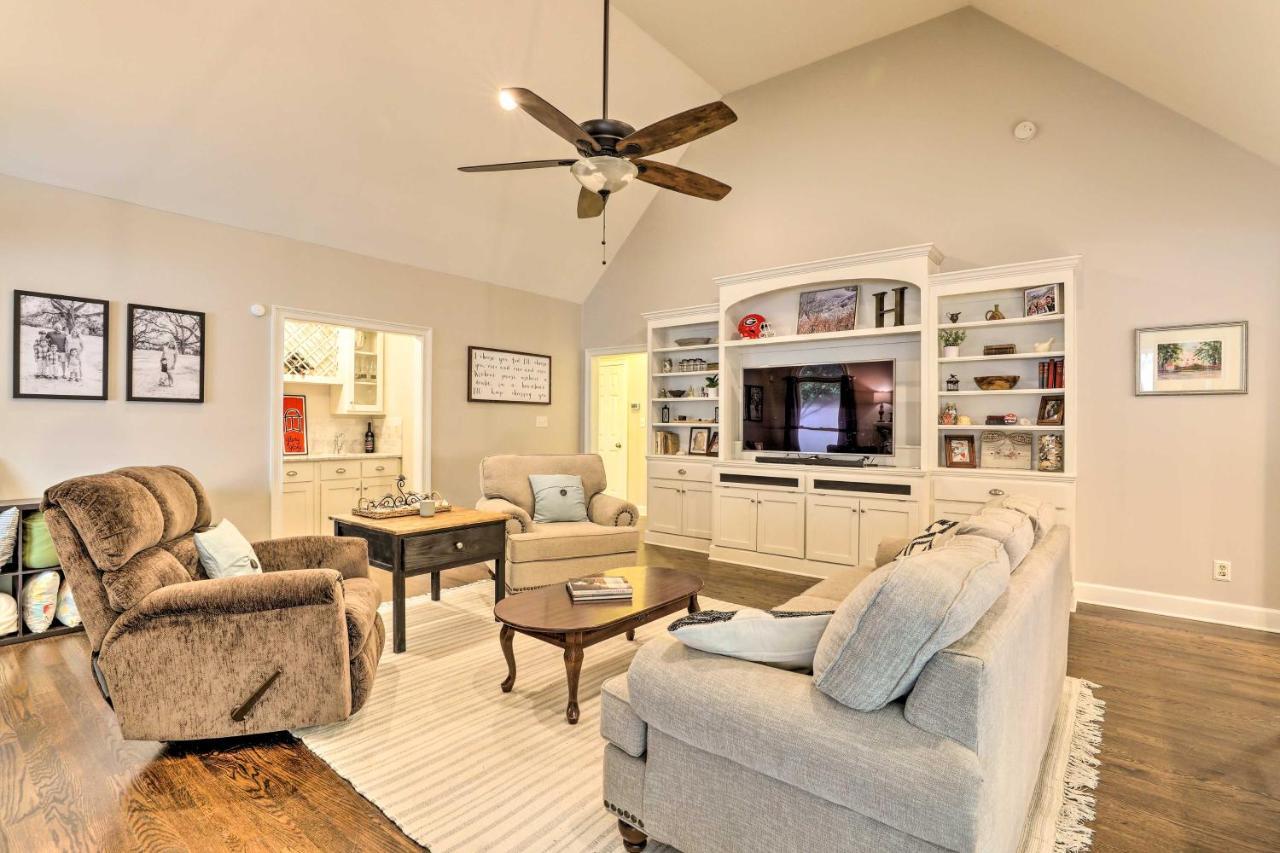Family-friendly Escape About 2 Mi To Uga! Holiday home