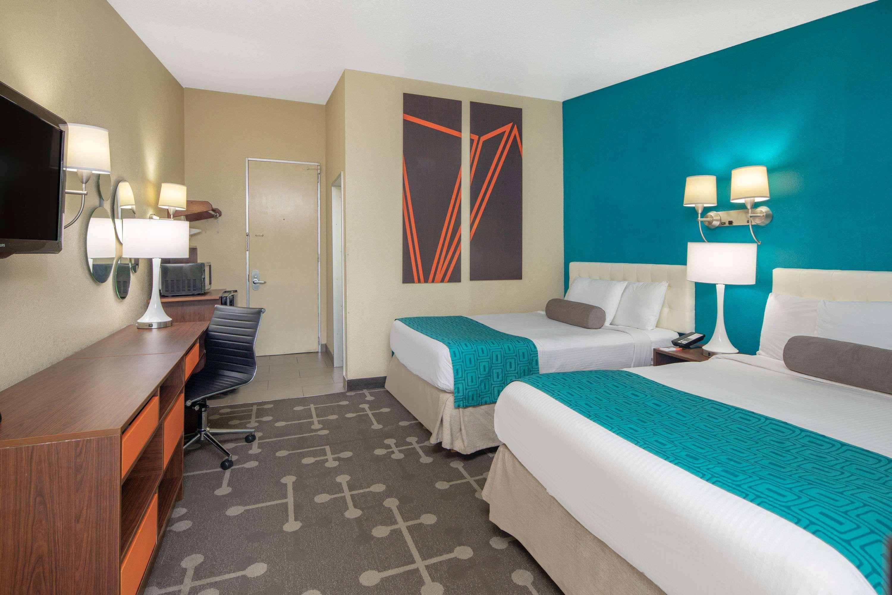 Howard Johnson By Wyndham Athens