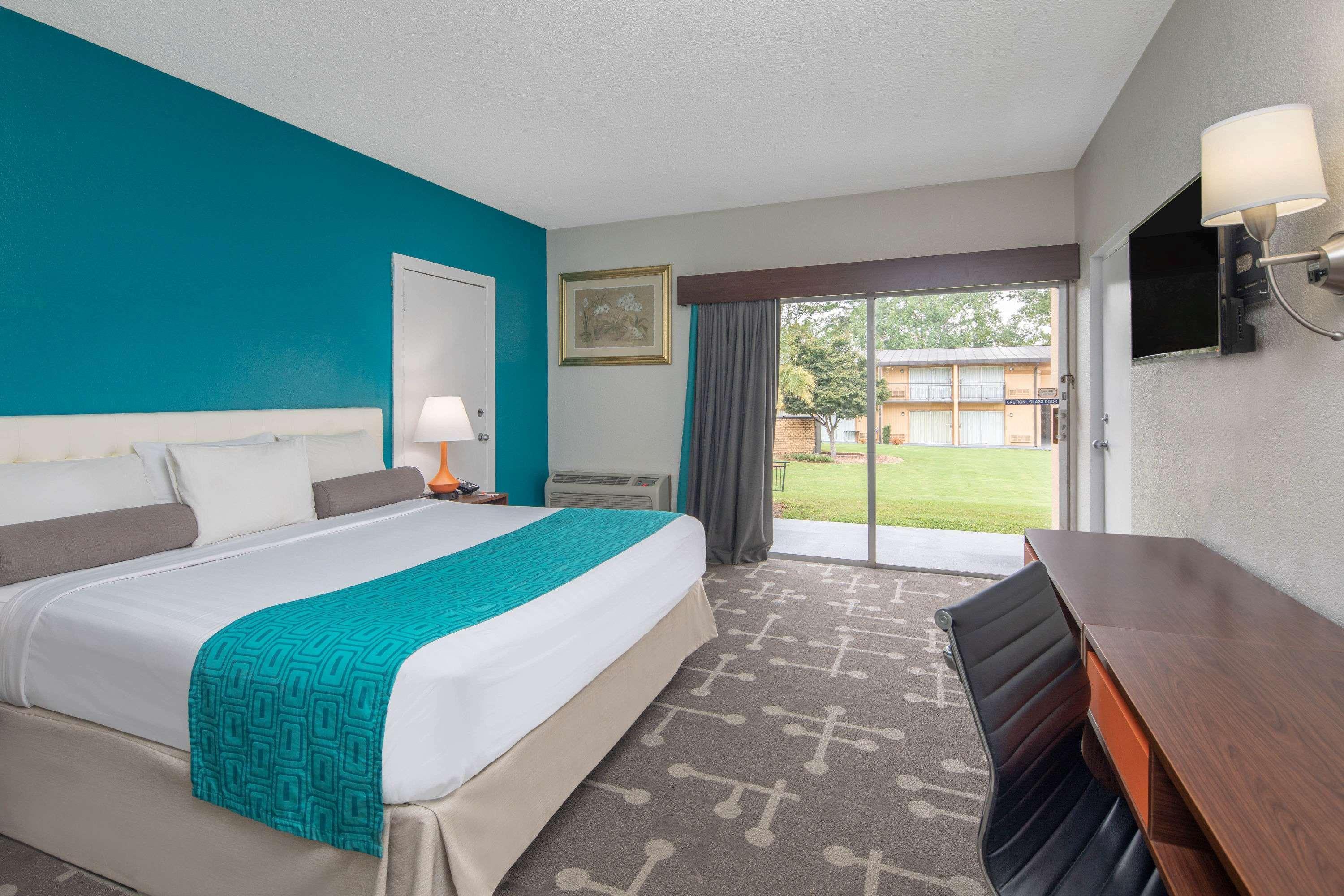 Hotel Howard Johnson By Wyndham 2*