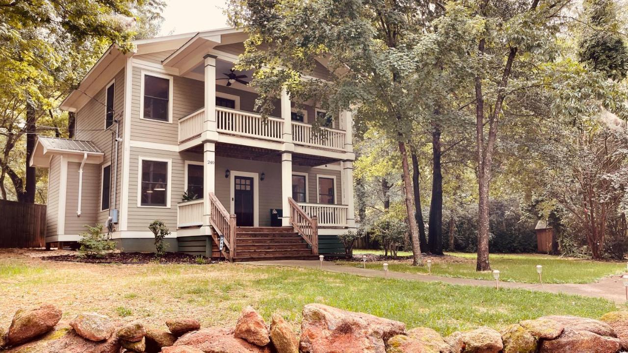 Holiday home R Dawg House Walking Distance To Everything