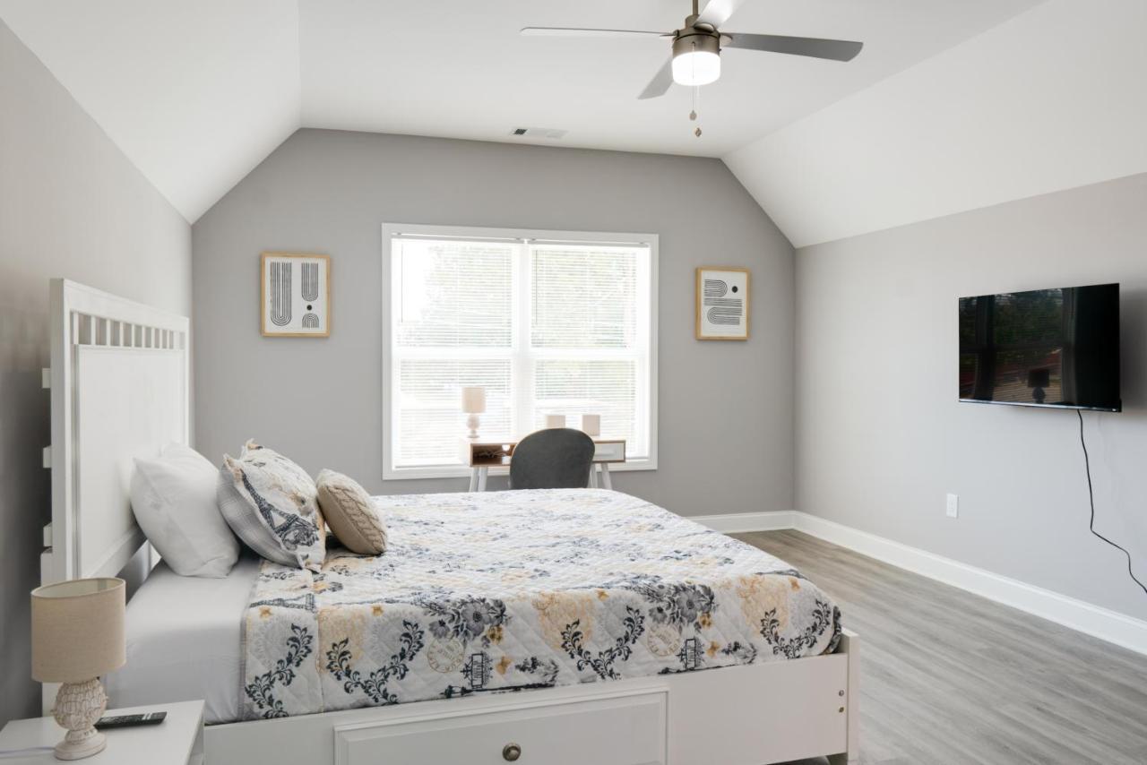 Modern Getaway Near Uga Arch *
