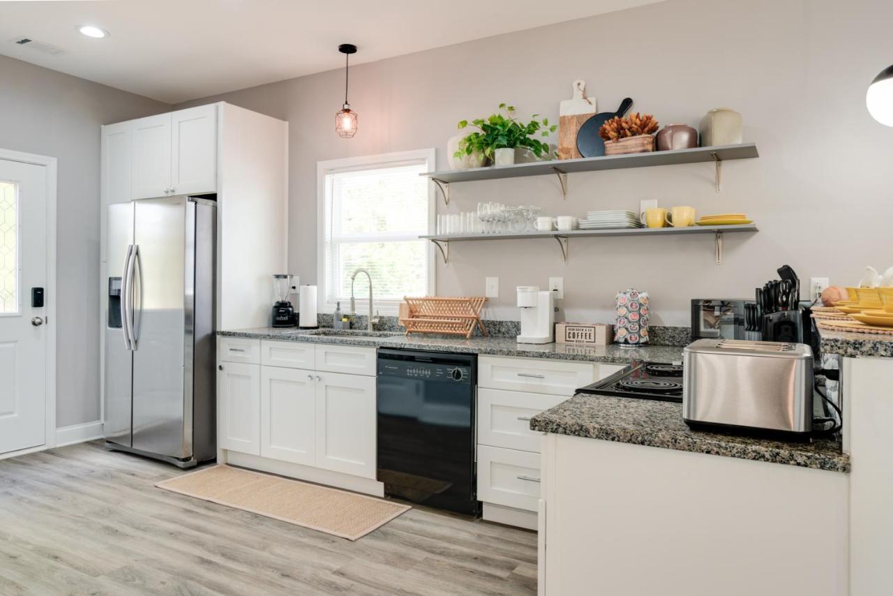 Modern Getaway Near Uga Arch * Athens