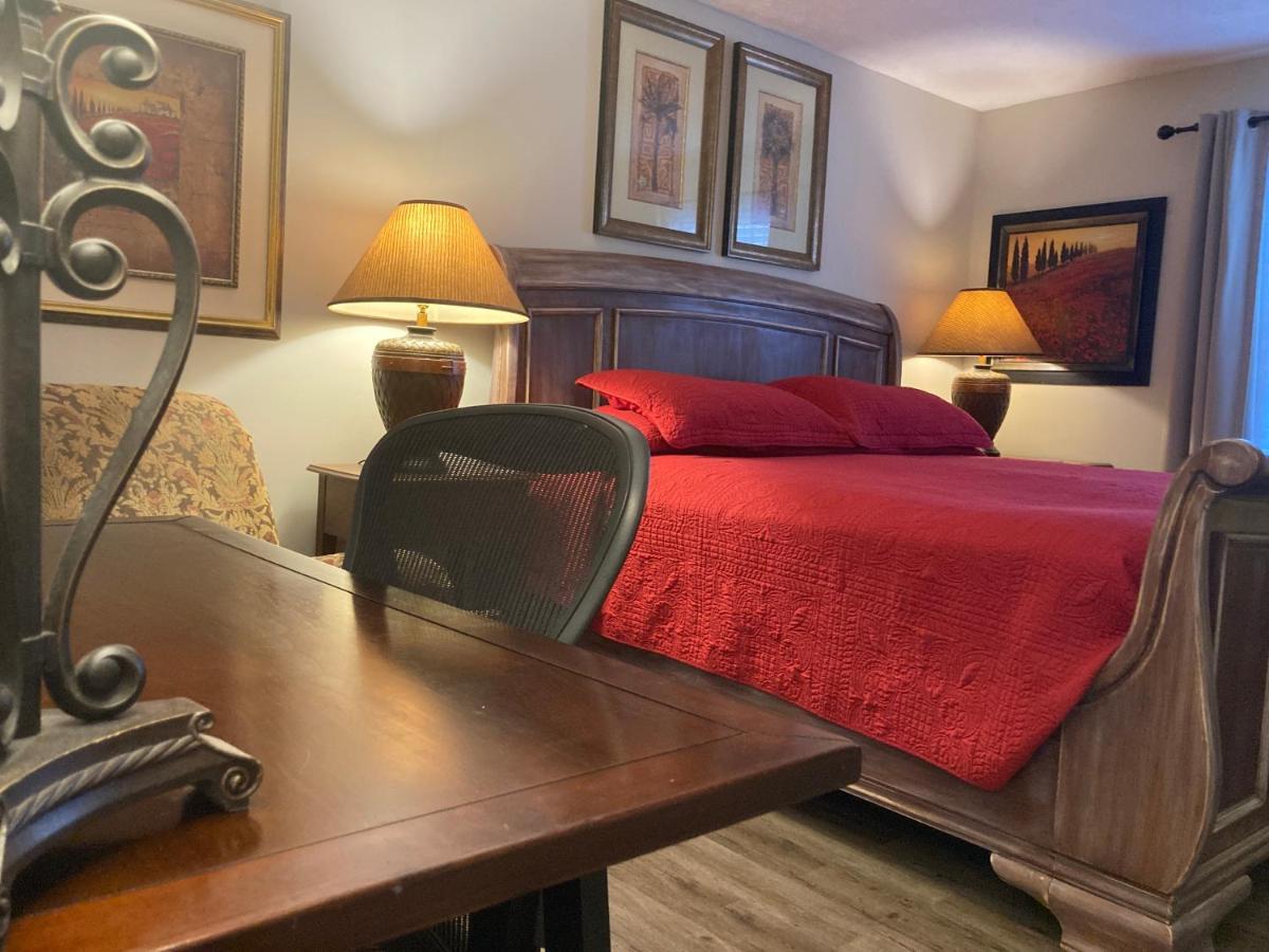 Spacious 3 Bedroom 2 Bath Close To Five-points In