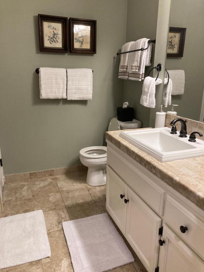 Spacious 3 Bedroom 2 Bath Close To Five-points In Apartment Athens