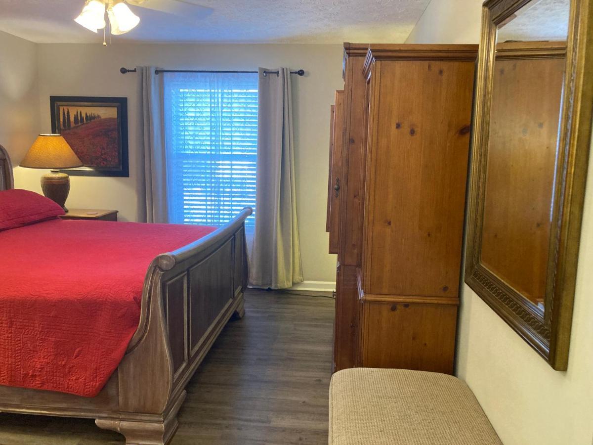 Apartment Spacious 3 Bedroom 2 Bath Close To Five-points In