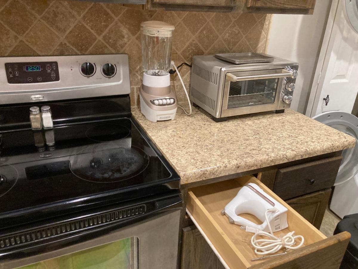 Spacious 3 Bedroom 2 Bath Close To Five-points In *