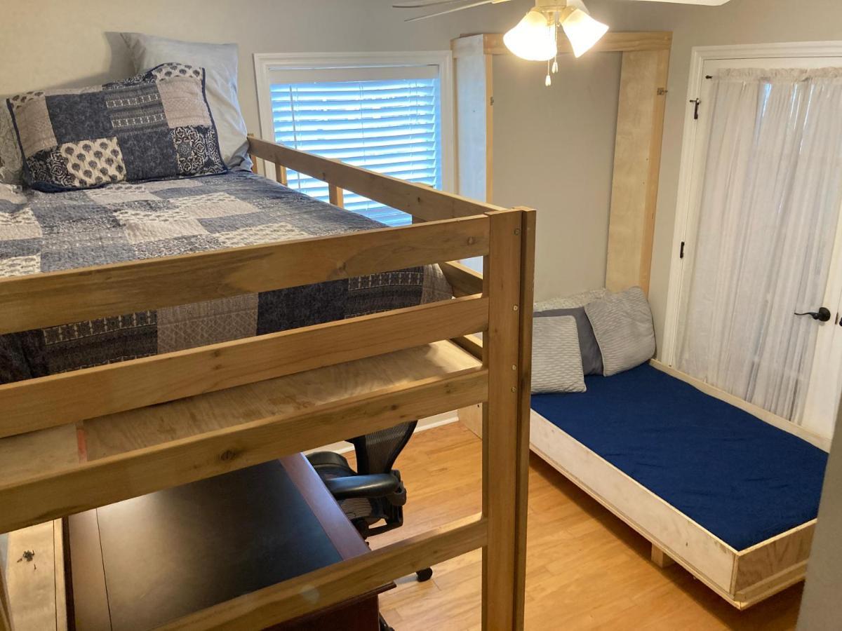 Spacious 3 Bedroom 2 Bath Close To Five-points In