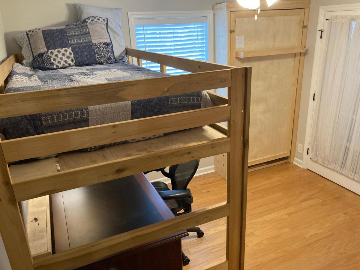 Spacious 3 Bedroom 2 Bath Close To Five-points In Apartment Athens