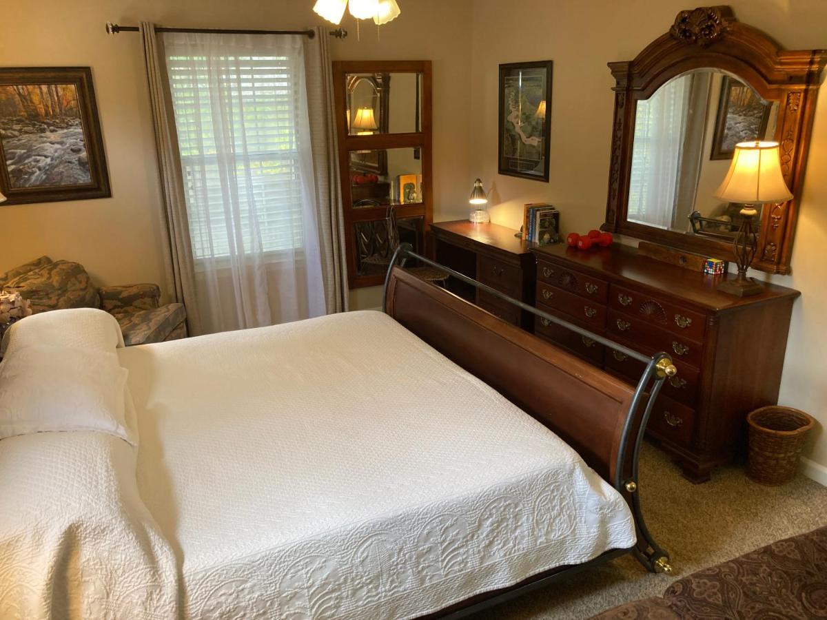 Classic Condo: Downtown Retreat Apartment Athens