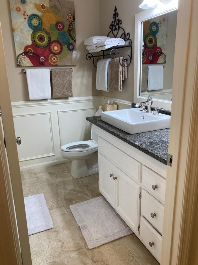 Classic Condo: Downtown Retreat Apartment *